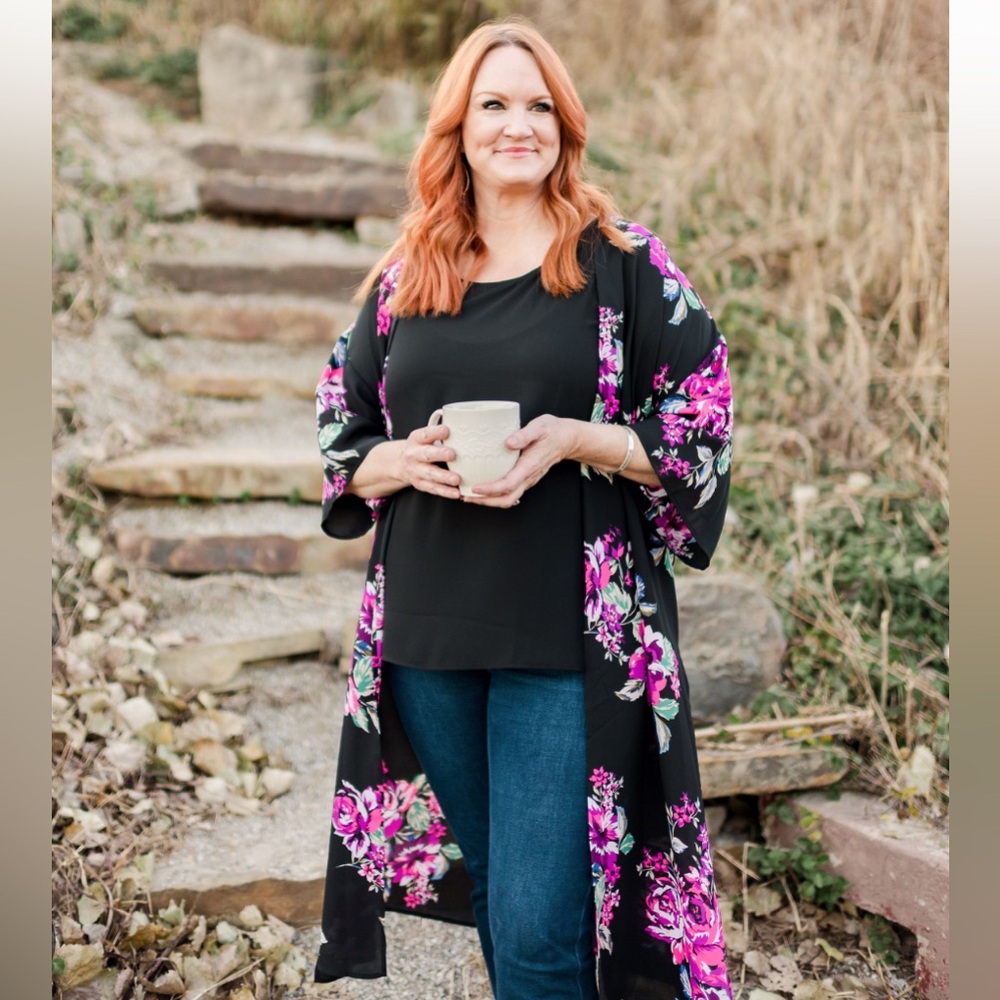 Beautiful Pioneer Woman Floral duster kimono